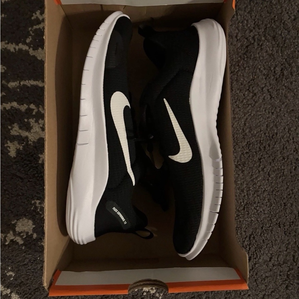 Nike Flex Experience Run 12 Women's White Black Running Work Shoe No Lid - Picture 5 of 8